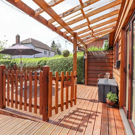 Varley Villa Нютаун Екстериор снимка