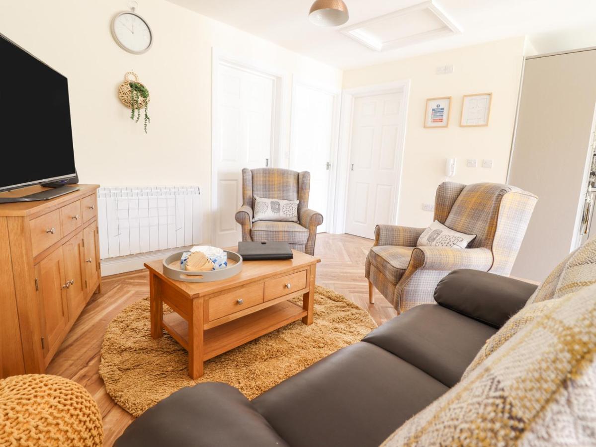 Varley Villa Нютаун Екстериор снимка