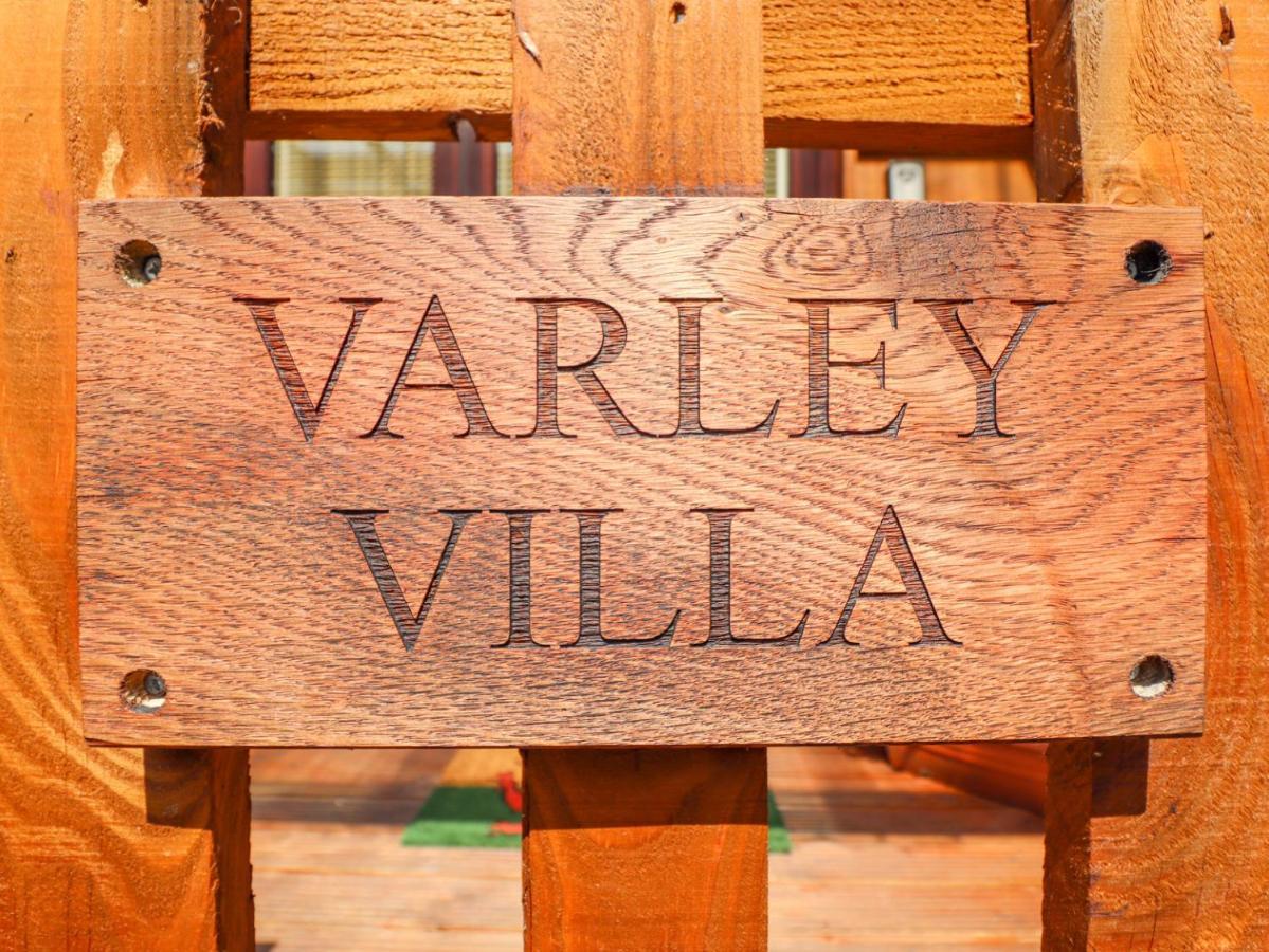 Varley Villa Нютаун Екстериор снимка
